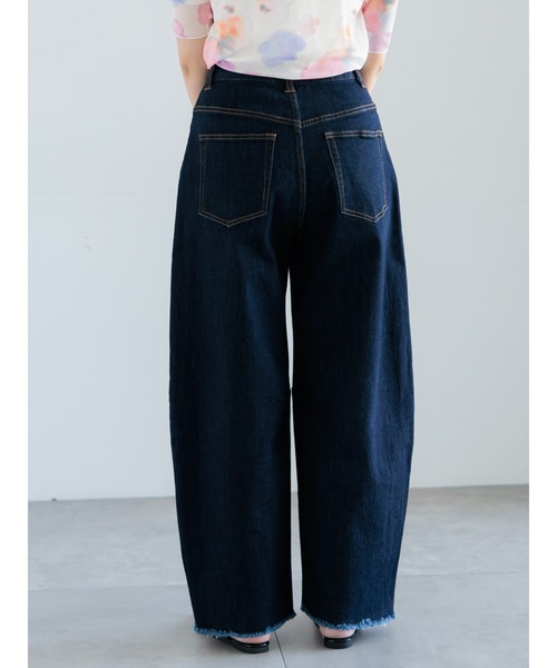 Te chichi（テチチ）の「カーブデニムシルエットパンツ（デニムパンツ・レディース・ネイビー/ブラック・マルチサイズ）」の11枚目の写真