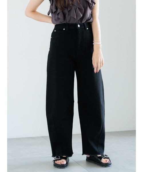 Te chichi（テチチ）の「カーブデニムシルエットパンツ（デニムパンツ・レディース・ネイビー/ブラック・マルチサイズ）」の5枚目の写真