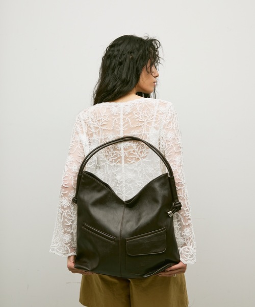 Lutim by u(ルチバイユー)の「Out pocket double strap bag / アウトポケットダブルストラップバック(ショルダーバッグ・レディース・ブラウン/ブラック・FREE)」の2枚目の写真
