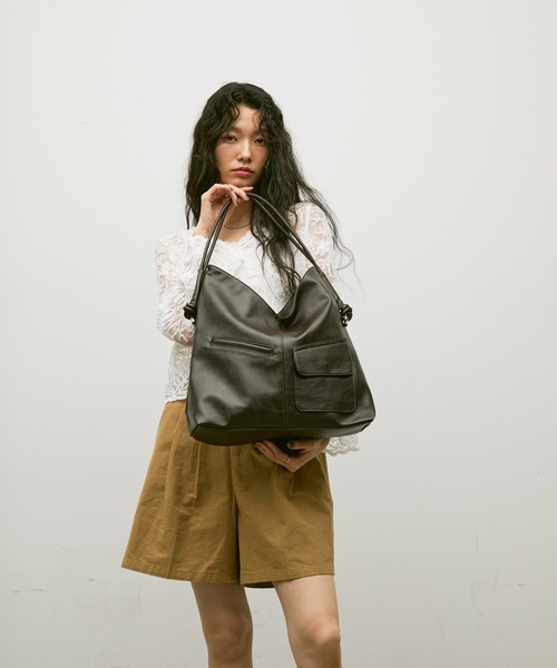 Lutim by u(ルチバイユー)の「Out pocket double strap bag / アウトポケットダブルストラップバック(ショルダーバッグ・レディース・ブラウン/ブラック・FREE)」の10枚目の写真