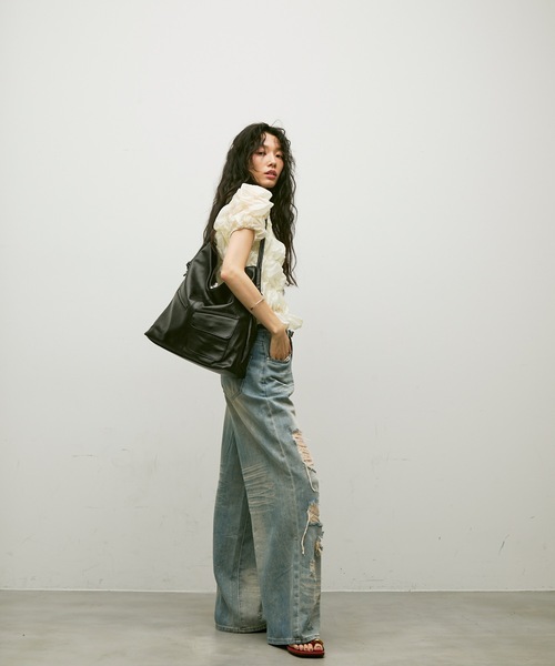 Lutim by u(ルチバイユー)の「Out pocket double strap bag / アウトポケットダブルストラップバック(ショルダーバッグ・レディース・ブラウン/ブラック・FREE)」の4枚目の写真