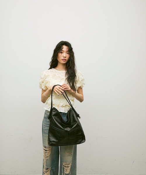 Lutim by u(ルチバイユー)の「Out pocket double strap bag / アウトポケットダブルストラップバック(ショルダーバッグ・レディース・ブラウン/ブラック・FREE)」の6枚目の写真