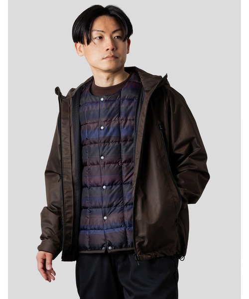 TAION(タイオン)の「narifuri × TAION サイドポケットインナーダウンベスト(ダウンベスト・メンズ・ダークブラウン/ダークネイビー/ダークオリーブ/ブラック/チャコール・X-LARGE/LARGE/MEDIUM/SMALL)」の11枚目の写真