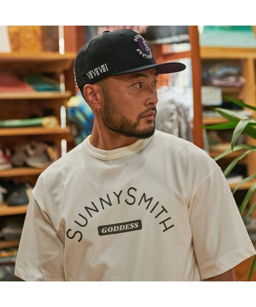 Sunny Smith(サニースミス)の「【SUNNY SMITH】へビーオンス Cool Smith ロゴプリント Tシャツ 半袖(Tシャツ/カットソー・メンズ・チャコール/レッド/オフホワイト・MEDIUM/LARGE)」の9枚目の写真