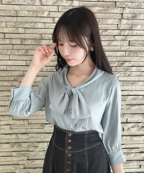 an another angelus（アンアナザーアンジェラス）の「ショールカラーボウタイブラウス（シャツ/ブラウス・レディース・オフホワイト/ブルーグレー・FREE）」の13枚目の写真