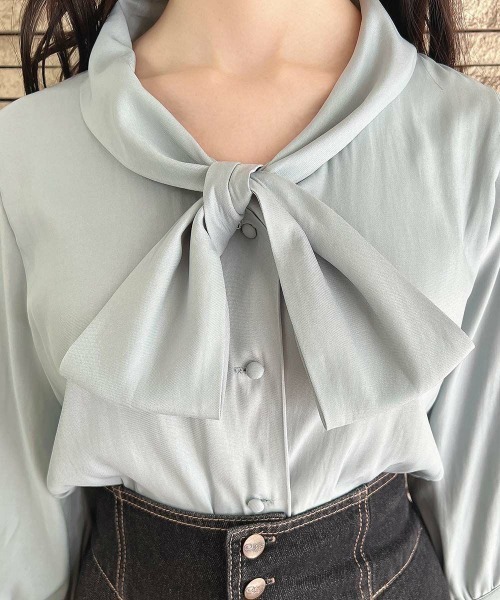 an another angelus（アンアナザーアンジェラス）の「ショールカラーボウタイブラウス（シャツ/ブラウス・レディース・オフホワイト/ブルーグレー・FREE）」の15枚目の写真