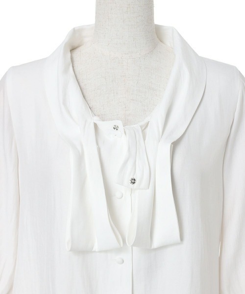 an another angelus（アンアナザーアンジェラス）の「ショールカラーボウタイブラウス（シャツ/ブラウス・レディース・オフホワイト/ブルーグレー・FREE）」の11枚目の写真