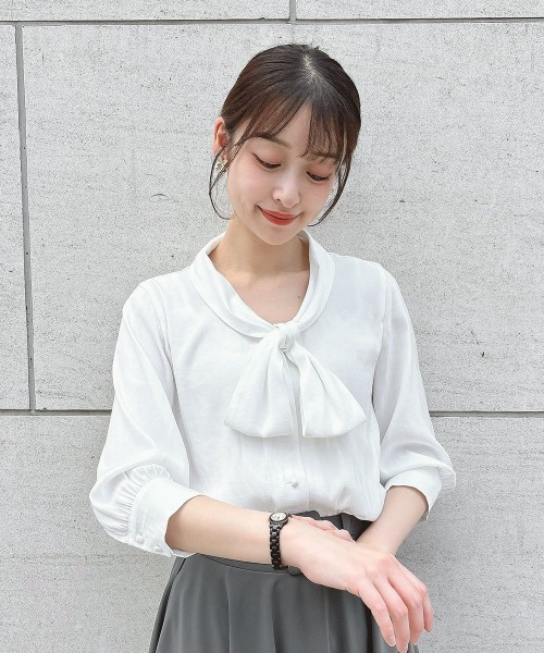 an another angelus（アンアナザーアンジェラス）の「ショールカラーボウタイブラウス（シャツ/ブラウス・レディース・オフホワイト/ブルーグレー・FREE）」の21枚目の写真