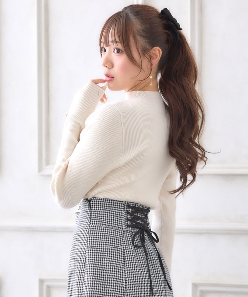 INGNI（イング）の「【WEB限定】ボトル袖金ボタンニット（ニット/セーター・レディース・ブラウン/グレー/オフホワイト/ピンク/レッド/グリーン/ブルー/ブラック/その他/ピンク系/ボルドー・M）」の18枚目の写真