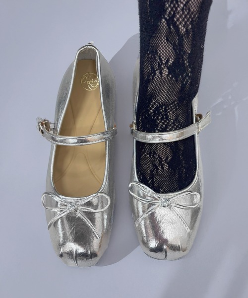 SETUP7(セットアップセブン)の「【SETUP7】≪軽量・柔らか≫ リボン メリージェーン フラットシューズ 結婚式・二次会・披露宴・お呼ばれ・セレモニー・成人式 同窓会・女子会・2次会・謝恩会・パーティー・デート オケージョン・食事会・演奏会・発表会・記念日・七五三・お宮参り KNF-TP(バレエシューズ・レディース・ブラック/シルバー・38/37/36)」の2枚目の写真