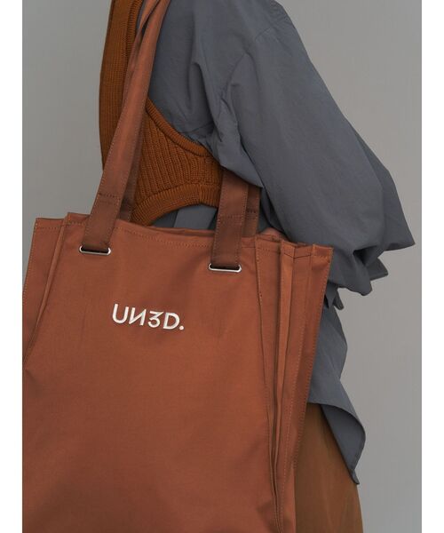 UN3D.(アンスリード)の「ORIGAMI PLEATS TOTE / オリガミプリーツトート(トートバッグ・レディース・キャメル/グレー/ネイビー・FREE)」の4枚目の写真