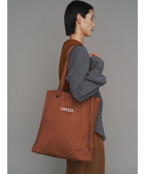 UN3D.(アンスリード)の「ORIGAMI PLEATS TOTE / オリガミプリーツトート(トートバッグ・レディース・キャメル/グレー/ネイビー・FREE)」の3枚目の写真
