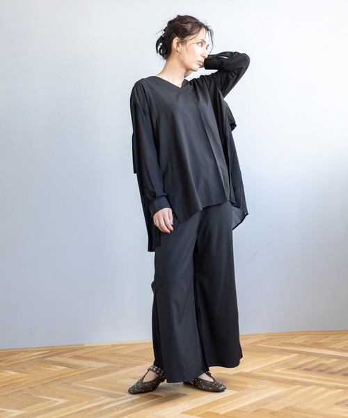 OSMOSIS（オズモーシス）の「バックプリーツブラウス（シャツ/ブラウス・レディース・ネイビー/ブラック/ライトベージュ・ONE SIZE）」の8枚目の写真