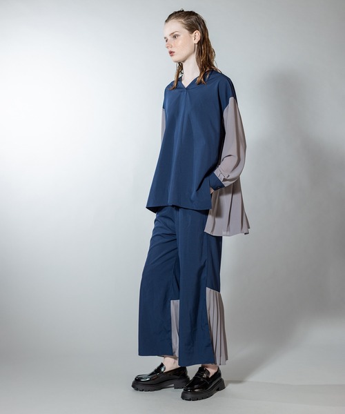 OSMOSIS（オズモーシス）の「バックプリーツブラウス（シャツ/ブラウス・レディース・ネイビー/ブラック/ライトベージュ・ONE SIZE）」の13枚目の写真