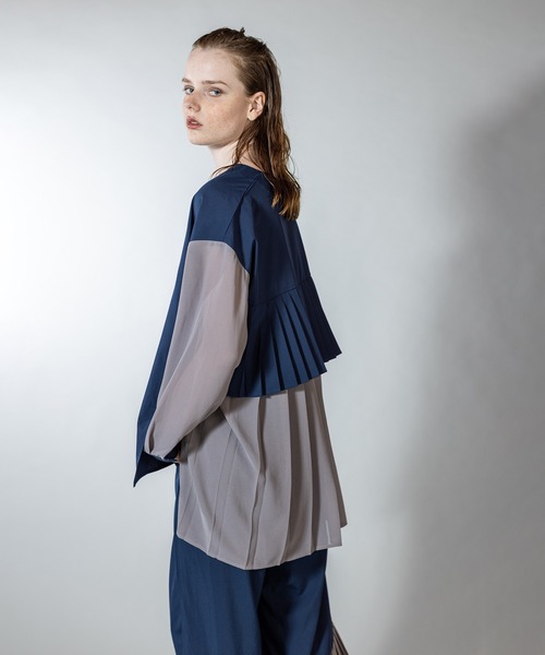 OSMOSIS（オズモーシス）の「バックプリーツブラウス（シャツ/ブラウス・レディース・ネイビー/ブラック/ライトベージュ・ONE SIZE）」の17枚目の写真