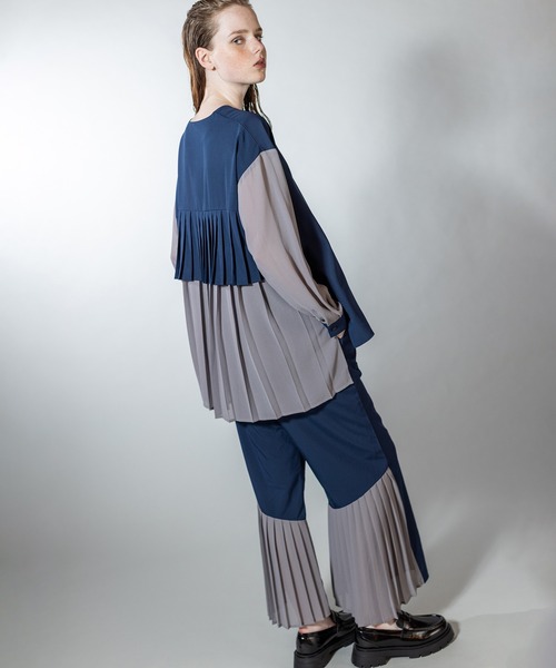 OSMOSIS（オズモーシス）の「バックプリーツブラウス（シャツ/ブラウス・レディース・ネイビー/ブラック/ライトベージュ・ONE SIZE）」の18枚目の写真