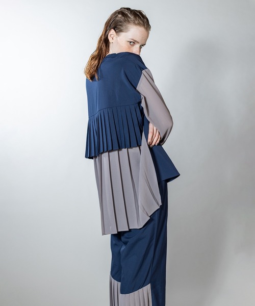 OSMOSIS（オズモーシス）の「バックプリーツブラウス（シャツ/ブラウス・レディース・ネイビー/ブラック/ライトベージュ・ONE SIZE）」の19枚目の写真