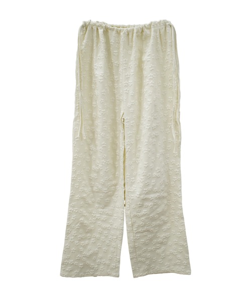 Reurie'（レウリィ）の「リラックスフラワーパンツ(sayaka select) / ロング丈 花柄 エンボス加工 ぽこぽこ レース シンプル カジュアル 韓国 モノトーン ウエストゴム（スラックス・レディース・アイボリー/ブラック/ホワイト・FREE）」の11枚目の写真