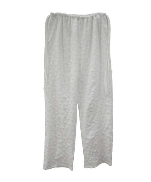 Reurie'（レウリィ）の「リラックスフラワーパンツ(sayaka select) / ロング丈 花柄 エンボス加工 ぽこぽこ レース シンプル カジュアル 韓国 モノトーン ウエストゴム（スラックス・レディース・アイボリー/ブラック/ホワイト・FREE）」の12枚目の写真