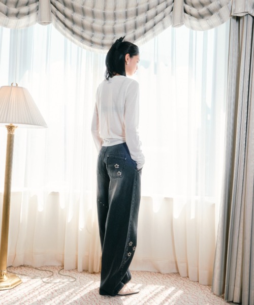 Smyeon(スミョン)の「Studs vintage denim pants/スタッズヴィンテージ加工デニム(デニムパンツ・レディース・ブラック/ブルー・MEDIUM/SMALL)」の8枚目の写真