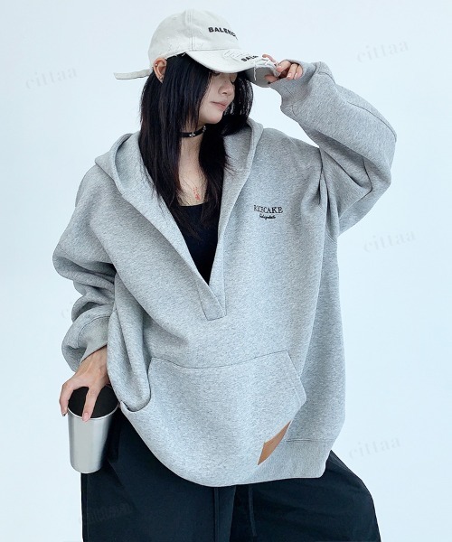 Dalfwin（ダールフィン）の「韓国ファッション RICECAKE刺繍深Vネックスウェットフーディー（パーカー・レディース・グレー/ブラック・FREE）」の4枚目の写真