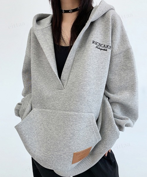 Dalfwin（ダールフィン）の「韓国ファッション RICECAKE刺繍深Vネックスウェットフーディー（パーカー・レディース・グレー/ブラック・FREE）」の8枚目の写真