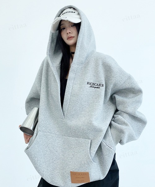 Dalfwin（ダールフィン）の「韓国ファッション RICECAKE刺繍深Vネックスウェットフーディー（パーカー・レディース・グレー/ブラック・FREE）」の7枚目の写真