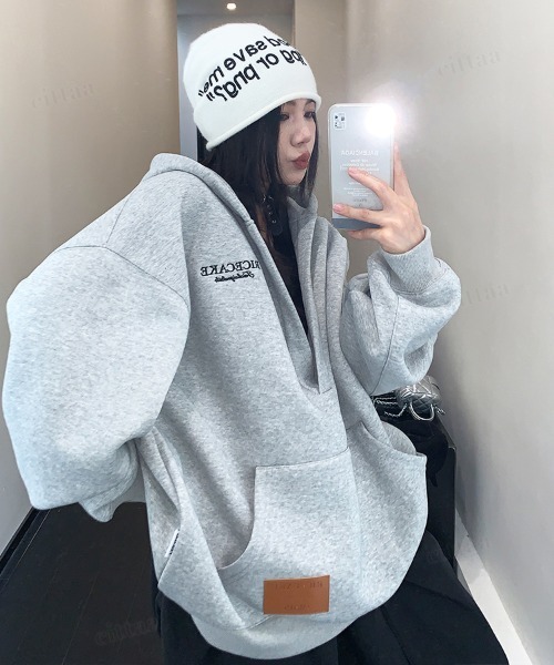 Dalfwin（ダールフィン）の「韓国ファッション RICECAKE刺繍深Vネックスウェットフーディー（パーカー・レディース・グレー/ブラック・FREE）」の10枚目の写真