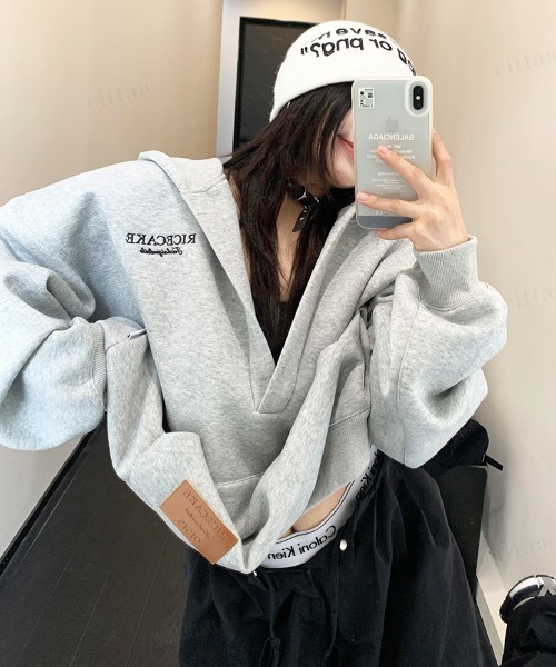 Dalfwin（ダールフィン）の「韓国ファッション RICECAKE刺繍深Vネックスウェットフーディー（パーカー・レディース・グレー/ブラック・FREE）」の13枚目の写真