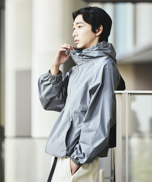 FREAK'S STORE（フリークスストア）の「限定展開 ALL WEATHER ACTIVE WEAR/オールウェザーアクティブウェア チタン加工 ナイロンフーディー ジャケット（ナイロンジャケット・メンズ・ブラック/グレー・SMALL/MEDIUM/LARGE）」の6枚目の写真
