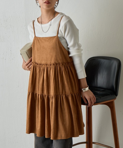 COLONY 2139(コロニートゥーワンスリーナイン)の「フェイクスエードティアードミニキャミワンピース(ワンピース・レディース・ブラウン/キャメル・FREE)」の1枚目の写真