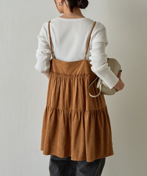 COLONY 2139(コロニートゥーワンスリーナイン)の「フェイクスエードティアードミニキャミワンピース(ワンピース・レディース・ブラウン/キャメル・FREE)」の8枚目の写真