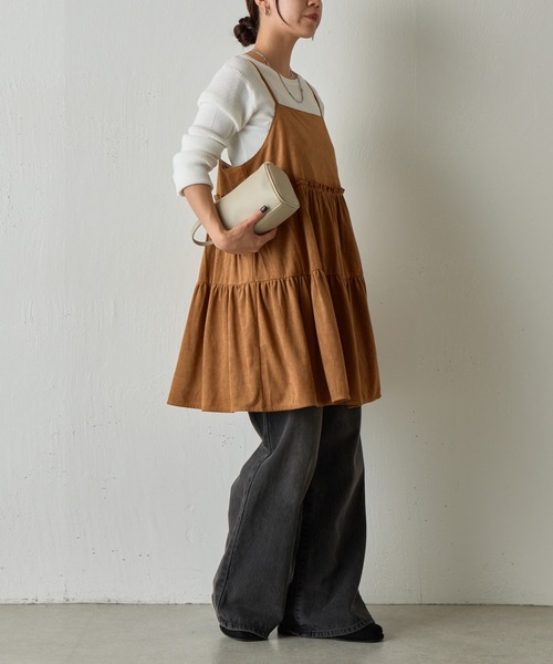 COLONY 2139(コロニートゥーワンスリーナイン)の「フェイクスエードティアードミニキャミワンピース(ワンピース・レディース・ブラウン/キャメル・FREE)」の3枚目の写真