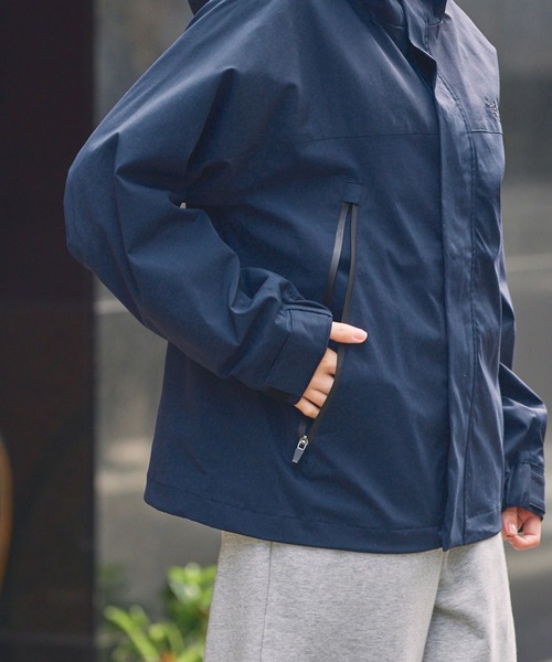 THE CRAFT CREW PRODUCTS（ザクラフトクループロダクツ）の「ファンクショナルナイロン ドローコード 撥水アクティブストレッチ マウンテンパーカー【THE CRAFT CREW PRODUCTS】（マウンテンパーカー・メンズ・ブラック/ライトグレー/ダークネイビー/ライトカーキ・S/M/L）」の13枚目の写真