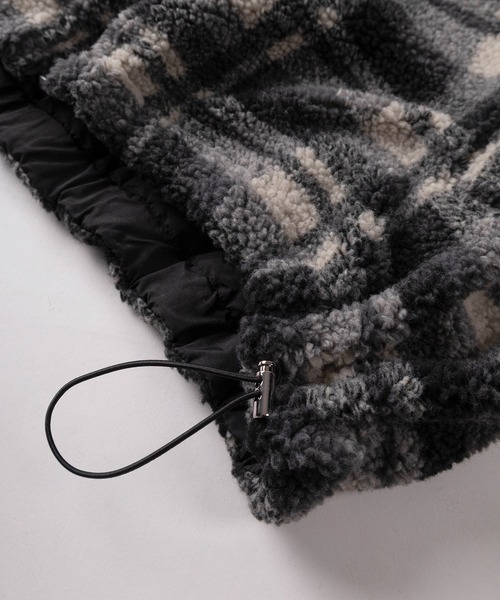 SlashDate（スラッシュデイト）の「【82】【MATEY】2WAY リバーシブル ナイロン ボアブルゾン／ワンポイント刺繍 ／ドローコード／ユニセックス（ブルゾン・メンズ・ブラック/ホワイト・M/L）」の4枚目の写真