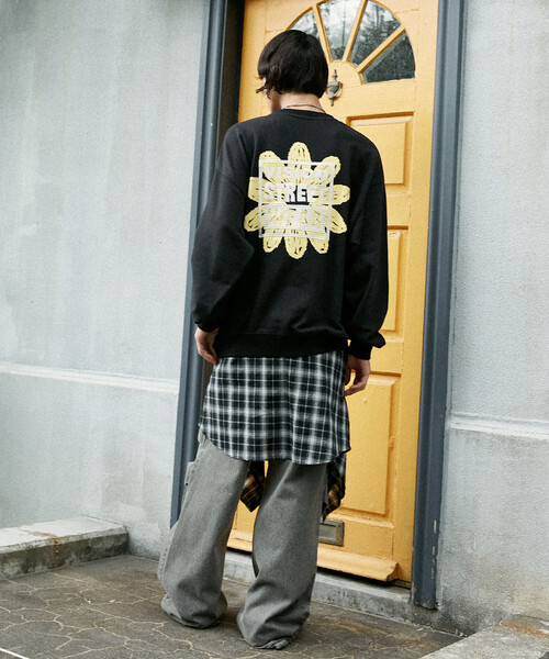PUBLUX（パブリュクス）の「VISION STREET WEAR/ヴィジョンストリートウェアー 別注 DAISY FLOWER SWEAT(限定展開)（スウェット・メンズ・ライトグレー/グリーン/ブラック・MEDIUM/LARGE/X-LARGE）」の11枚目の写真