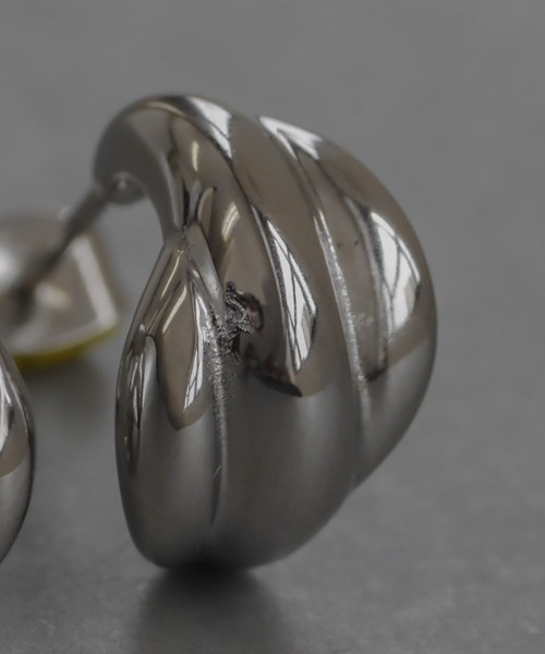 abaskdesign(アバスクデザイン)の「金属アレルギー対応 クラシカルウェーブピアス(ピアス(両耳用)・レディース・ゴールド/シルバー・FREE)」の14枚目の写真