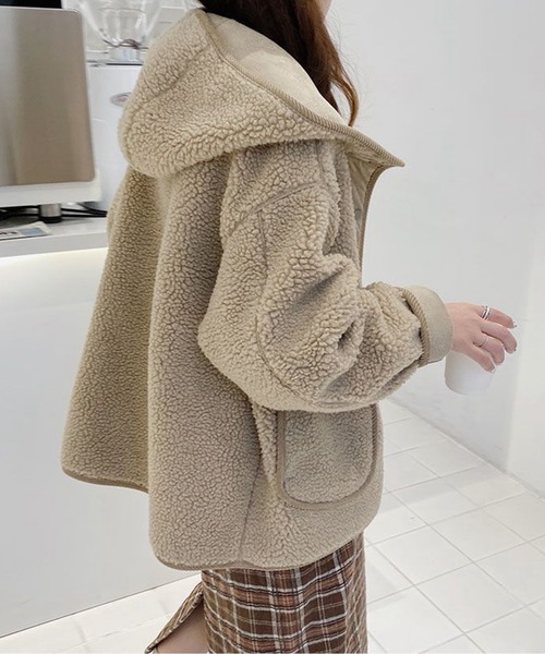 AMAJI(アマジ)の「もこもこフード付きミドル丈ジャケット(ノーカラージャケット・レディース・ライトブラウン/アイボリー・LARGE/MEDIUM)」の11枚目の写真