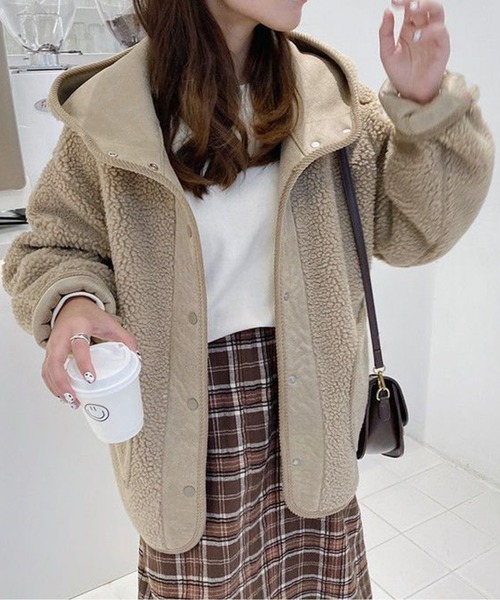 AMAJI(アマジ)の「もこもこフード付きミドル丈ジャケット(ノーカラージャケット・レディース・ライトブラウン/アイボリー・LARGE/MEDIUM)」の4枚目の写真