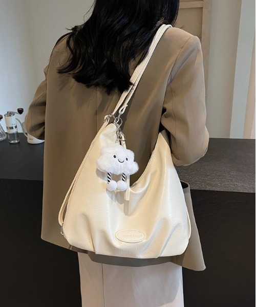 FREE STYLISTS(フリー スタイリスト)の「Y2Kチャーム付き大容量バッグ レザーマルチショルダーバック 通勤用/3WAY(ショルダーバッグ・レディース・ブラック/ベージュ/ブラウン/ダークブラウン・FREE)」の12枚目の写真