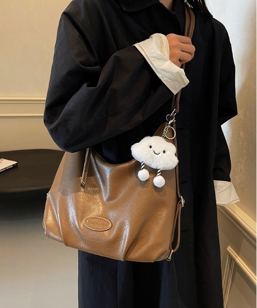 FREE STYLISTS(フリー スタイリスト)の「Y2Kチャーム付き大容量バッグ レザーマルチショルダーバック 通勤用/3WAY(ショルダーバッグ・レディース・ブラック/ベージュ/ブラウン/ダークブラウン・FREE)」の13枚目の写真