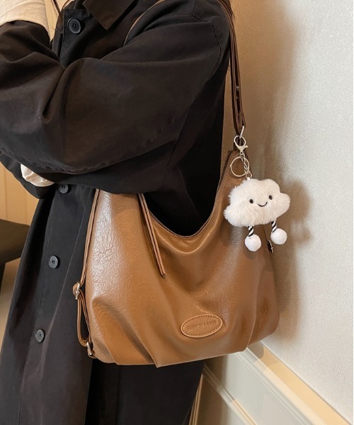 FREE STYLISTS(フリー スタイリスト)の「Y2Kチャーム付き大容量バッグ レザーマルチショルダーバック 通勤用/3WAY(ショルダーバッグ・レディース・ブラック/ベージュ/ブラウン/ダークブラウン・FREE)」の14枚目の写真