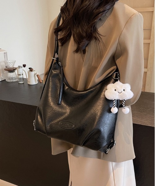 FREE STYLISTS(フリー スタイリスト)の「Y2Kチャーム付き大容量バッグ レザーマルチショルダーバック 通勤用/3WAY(ショルダーバッグ・レディース・ブラック/ベージュ/ブラウン/ダークブラウン・FREE)」の15枚目の写真
