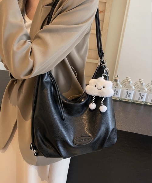 FREE STYLISTS(フリー スタイリスト)の「Y2Kチャーム付き大容量バッグ レザーマルチショルダーバック 通勤用/3WAY(ショルダーバッグ・レディース・ブラック/ベージュ/ブラウン/ダークブラウン・FREE)」の16枚目の写真
