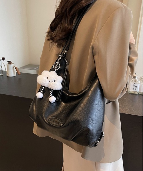 FREE STYLISTS(フリー スタイリスト)の「Y2Kチャーム付き大容量バッグ レザーマルチショルダーバック 通勤用/3WAY(ショルダーバッグ・レディース・ブラック/ベージュ/ブラウン/ダークブラウン・FREE)」の18枚目の写真