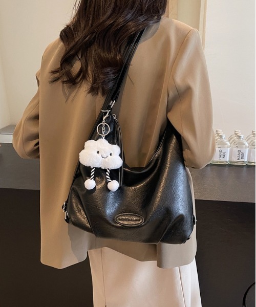 FREE STYLISTS(フリー スタイリスト)の「Y2Kチャーム付き大容量バッグ レザーマルチショルダーバック 通勤用/3WAY(ショルダーバッグ・レディース・ブラック/ベージュ/ブラウン/ダークブラウン・FREE)」の19枚目の写真