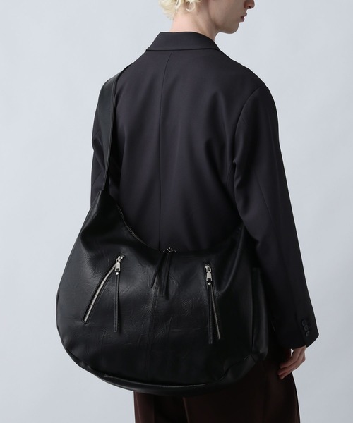 HARE(ハレ)の「BIG-ZIP-BAG(HARE)(ショルダーバッグ・メンズ・ブラウン/ブラック・FREE)」の2枚目の写真