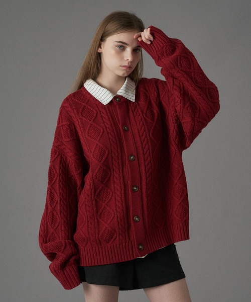 ONCILY(オンシェリー)の「CABLE CREW NECK KNIT CARDIGAN / ケーブルクルーネックニットカーディガン(カーディガン/ボレロ・メンズ・チャコールグレー/レッド/ネイビー・SMALL/MEDIUM/LARGE)」の3枚目の写真