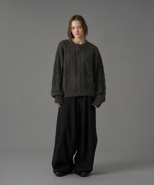ONCILY(オンシェリー)の「CABLE CREW NECK KNIT CARDIGAN / ケーブルクルーネックニットカーディガン(カーディガン/ボレロ・メンズ・チャコールグレー/レッド/ネイビー・SMALL/MEDIUM/LARGE)」の8枚目の写真