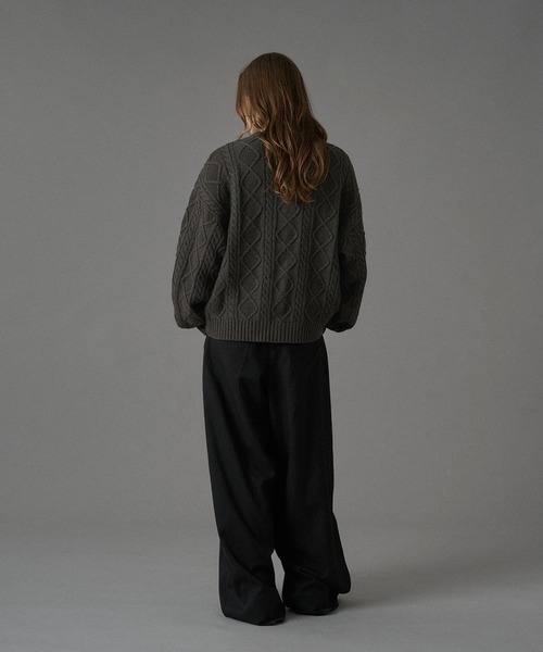 ONCILY(オンシェリー)の「CABLE CREW NECK KNIT CARDIGAN / ケーブルクルーネックニットカーディガン(カーディガン/ボレロ・メンズ・チャコールグレー/レッド/ネイビー・SMALL/MEDIUM/LARGE)」の11枚目の写真